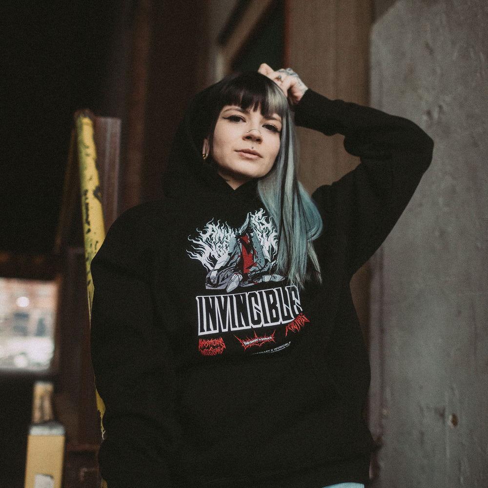 
                      
                        INVINCIBLE NECK SNAP HOODIE FRONT OMNI MAN WAR WOMAN LIFESTYLE FRONT FEMALE LIFESTYLE FRONT
                      
                    